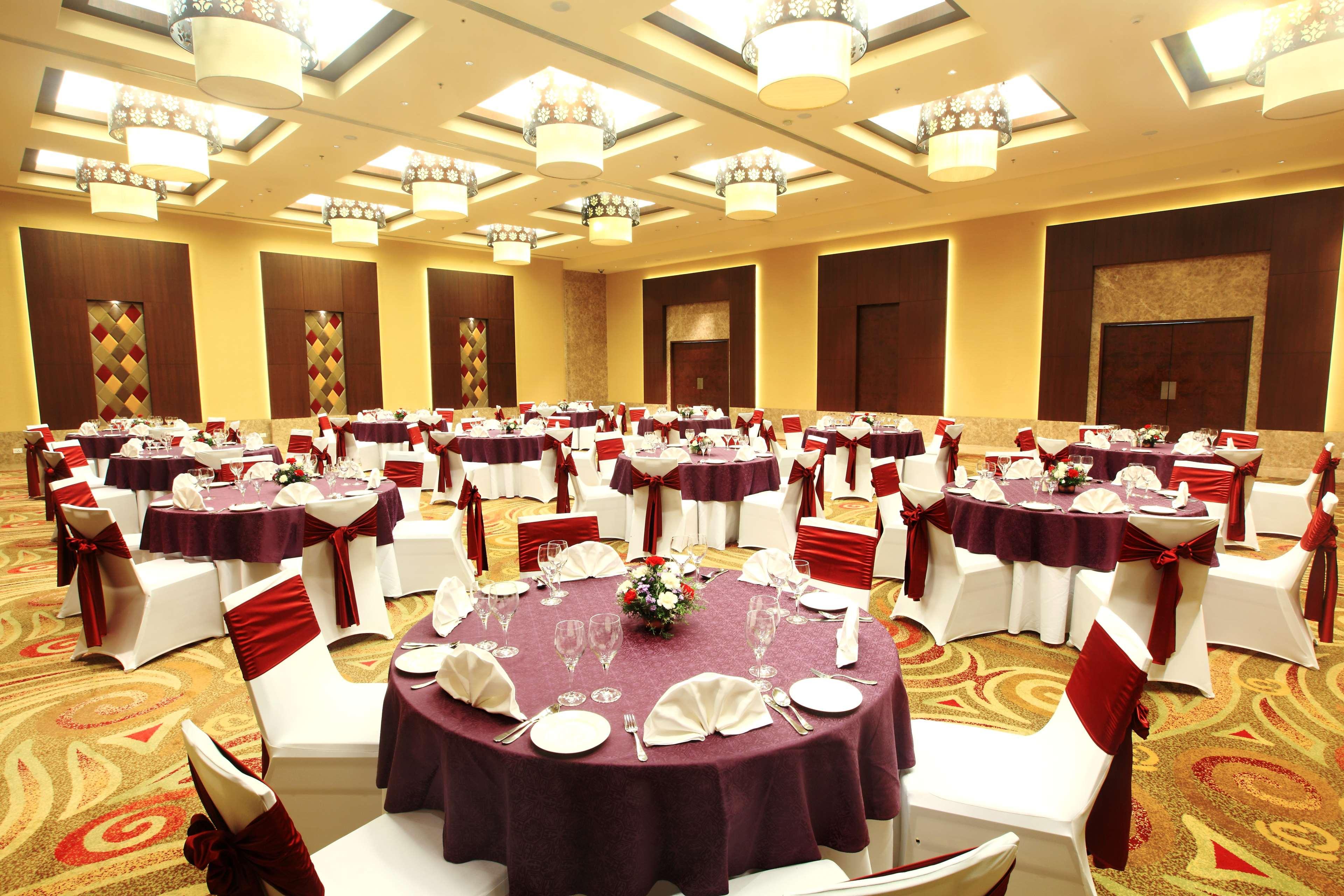 Radisson Blu Hotel Chennai City Centre Restaurant photo